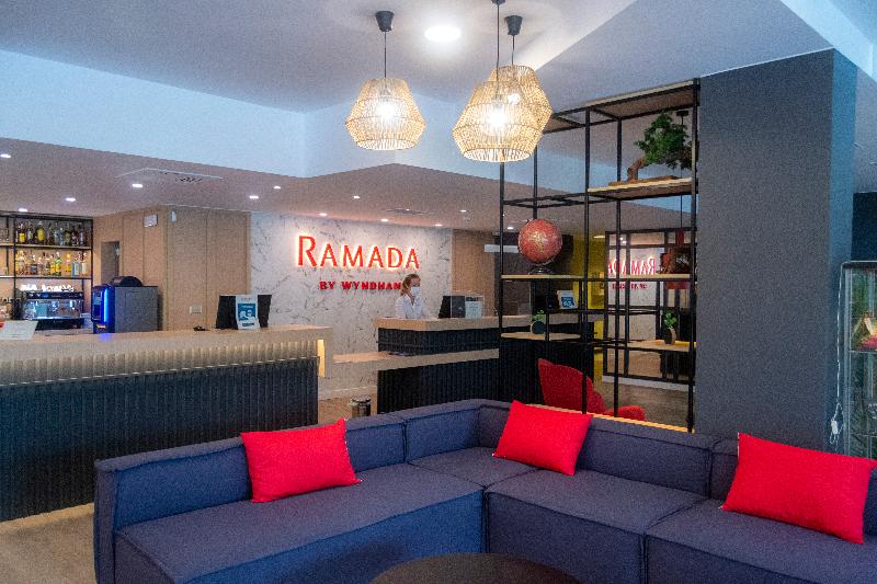 Отель Ramada By Wyndham Valencia Almussafes