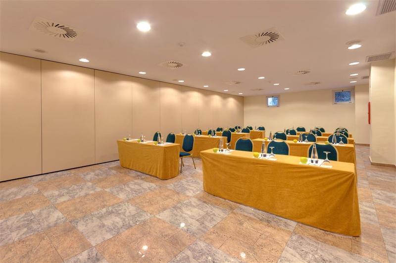 Отель Ramada By Wyndham Valencia Almussafes