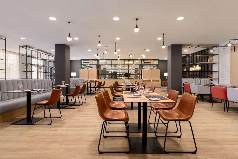 Отель Ramada By Wyndham Valencia Almussafes