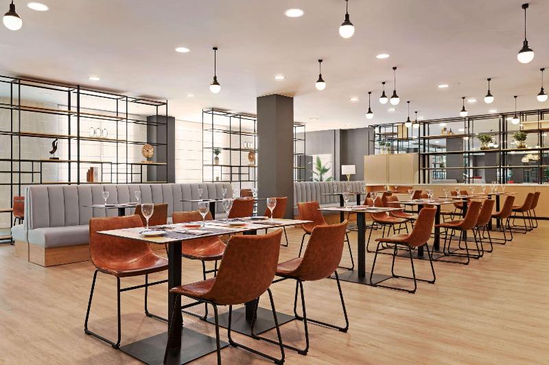 Отель Ramada By Wyndham Valencia Almussafes