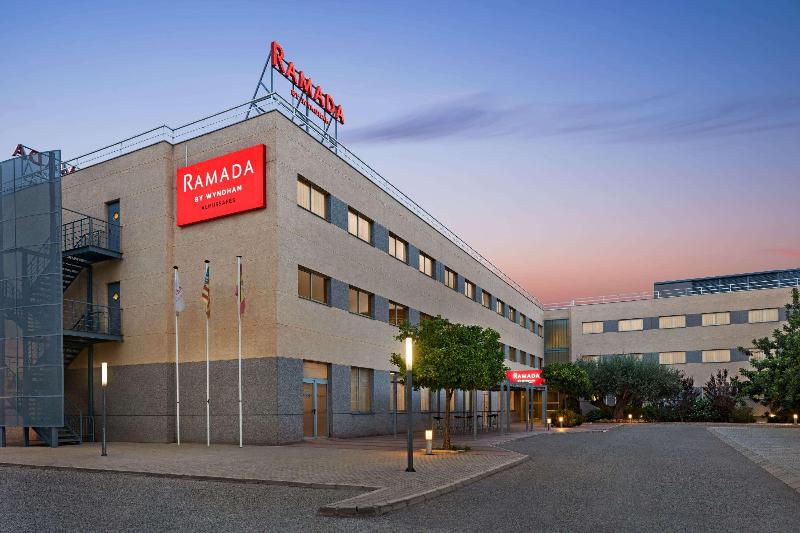 Отель Ramada By Wyndham Valencia Almussafes