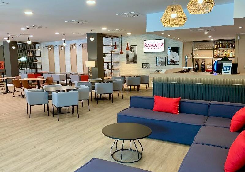 Отель Ramada By Wyndham Valencia Almussafes