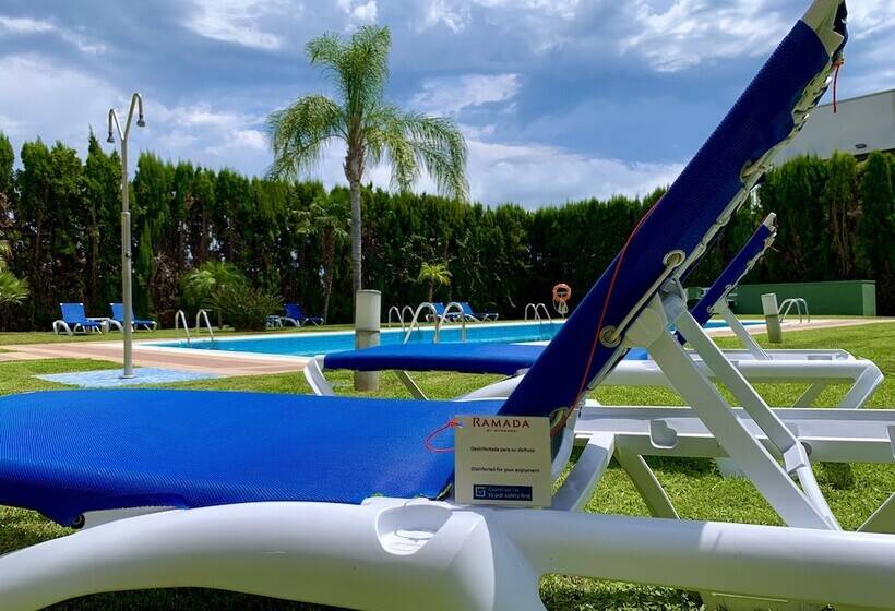 Отель Ramada By Wyndham Valencia Almussafes