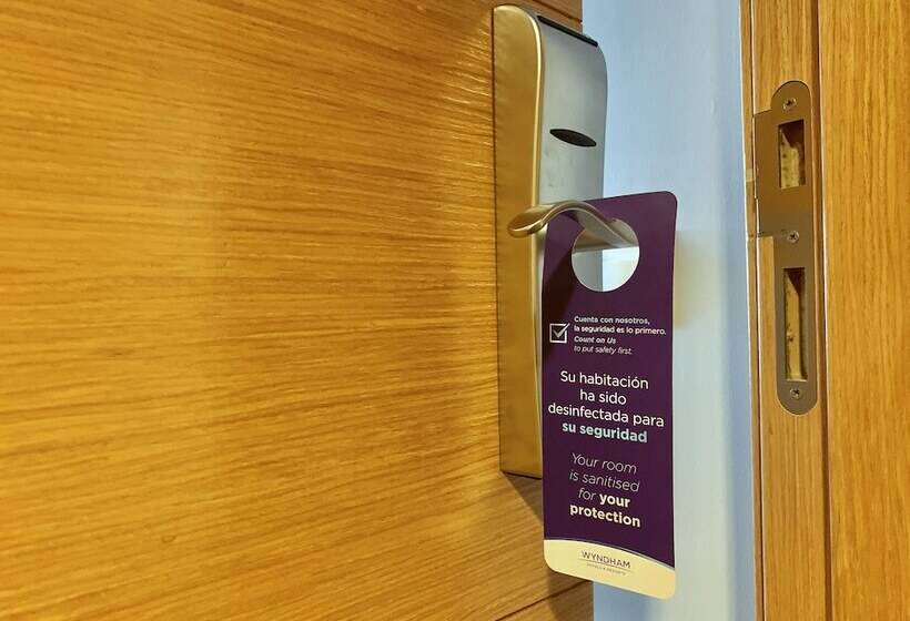 Отель Ramada By Wyndham Valencia Almussafes