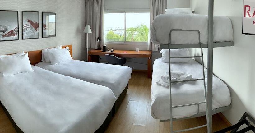 Отель Ramada By Wyndham Valencia Almussafes