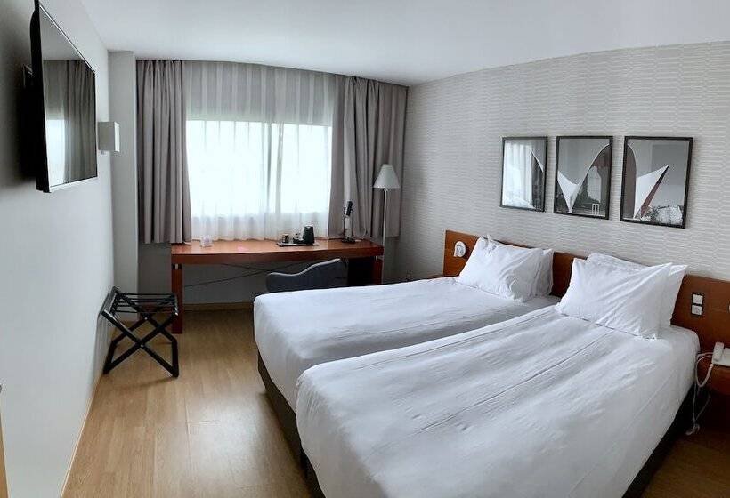 Отель Ramada By Wyndham Valencia Almussafes