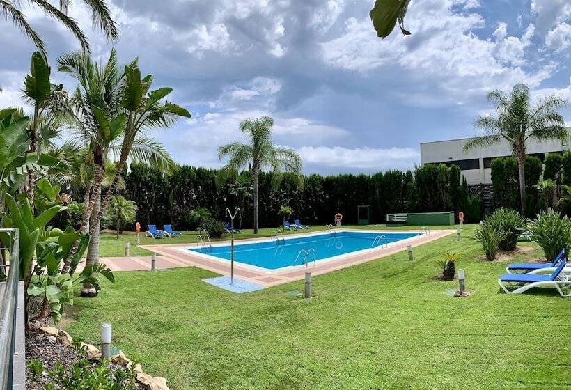 Отель Ramada By Wyndham Valencia Almussafes