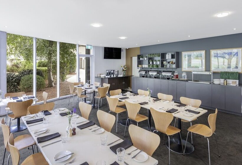 فندق Ramada Encore Belconnen