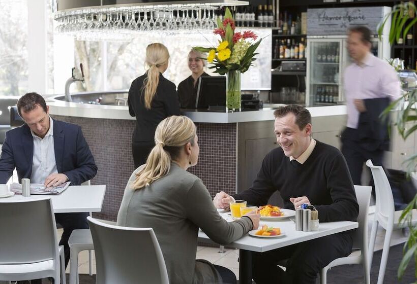 هتل Ramada Encore Belconnen