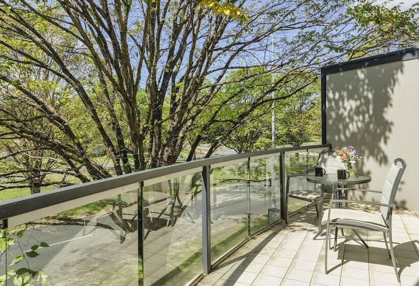 فندق Ramada Encore Belconnen