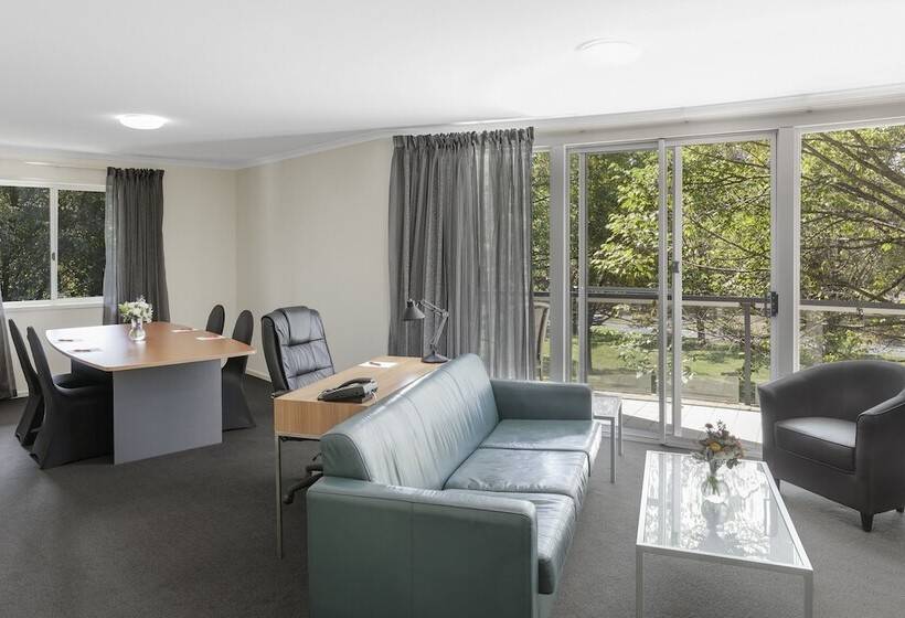 فندق Ramada Encore Belconnen