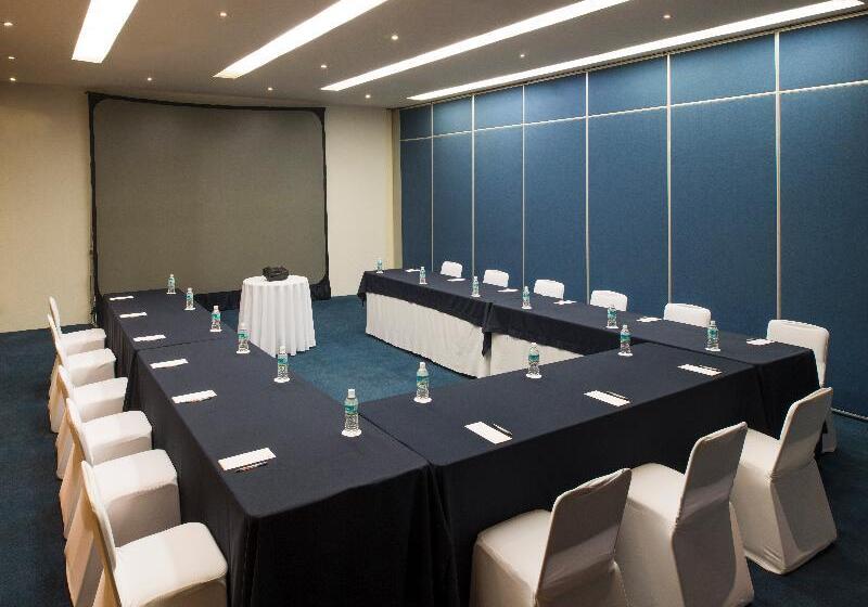 בית מלון כפרי Real Inn Torreón