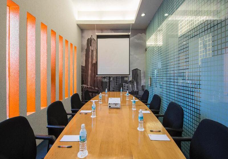 בית מלון כפרי Real Inn Torreón