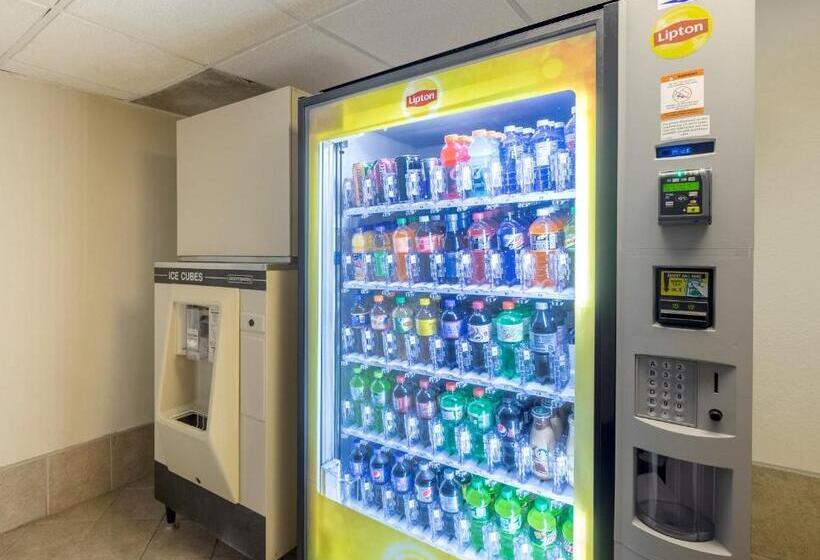 בית מלון כפרי Days Inn By Wyndham Williamsport