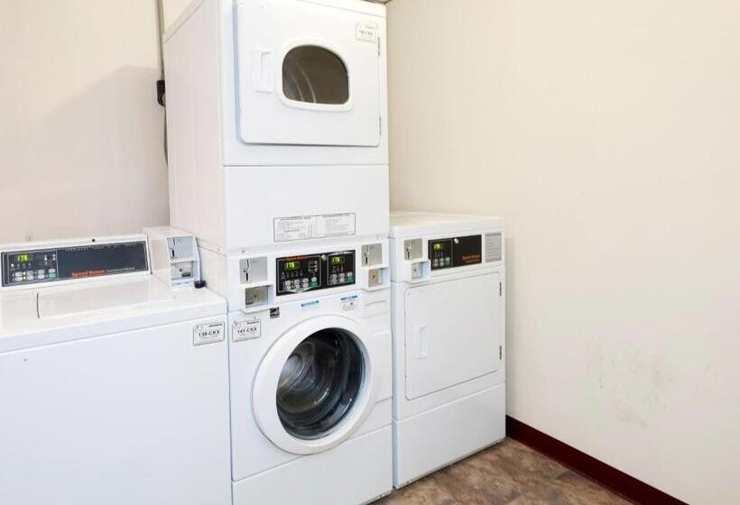 בית מלון כפרי Days Inn By Wyndham Williamsport