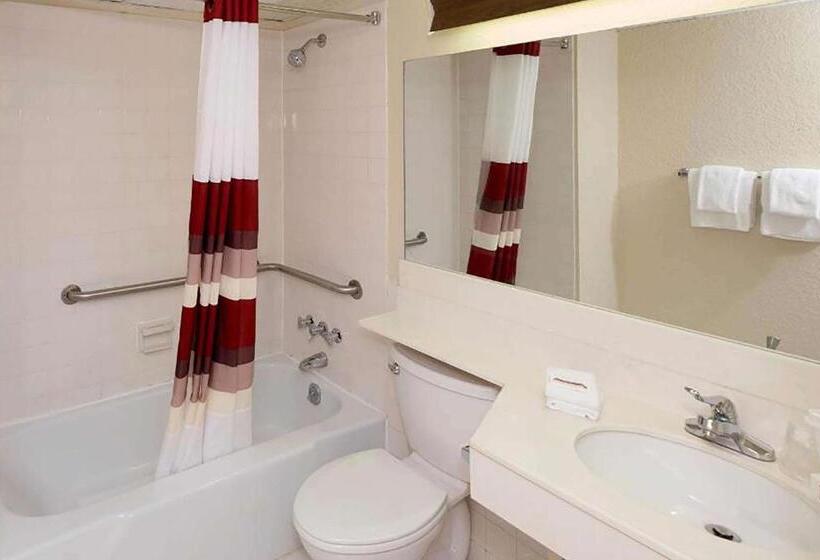 בית מלון כפרי Days Inn By Wyndham Williamsport