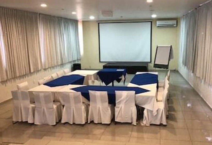 Отель Roma Guadalajara In Downtown