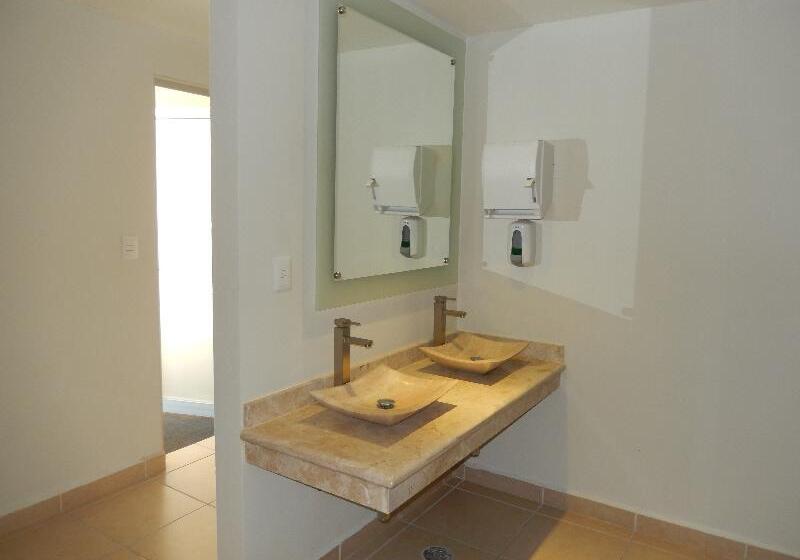 Отель Roma Guadalajara In Downtown