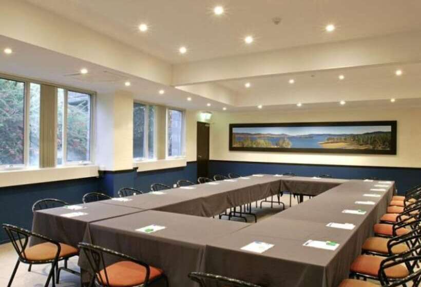 בית מלון כפרי Horizons Lake Jindabyne