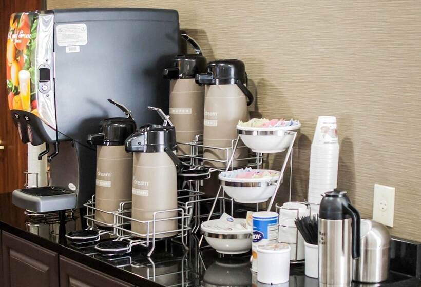 Garner Hotel Topeka West, An Ihg