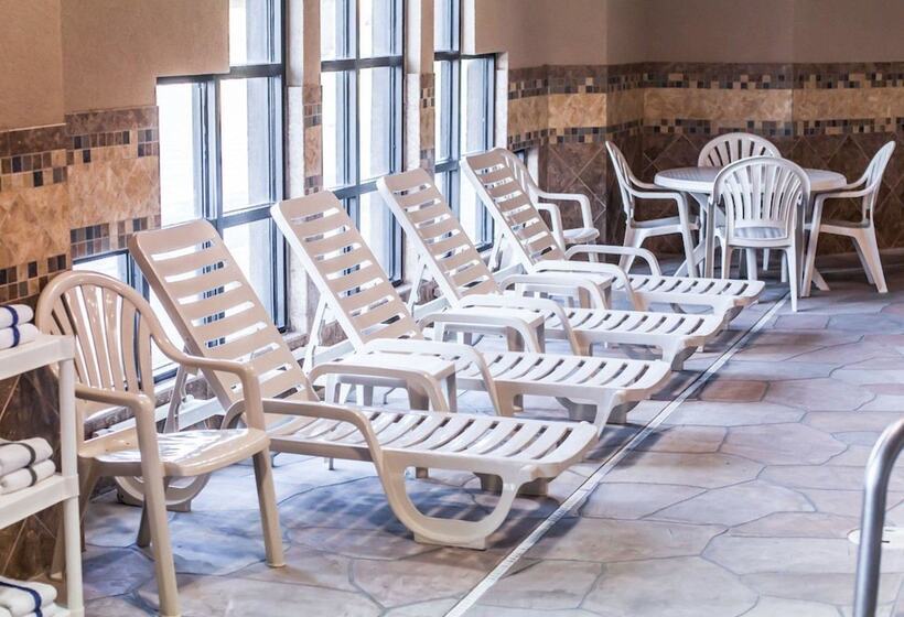 Garner Hotel Topeka West, An Ihg