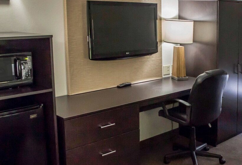 Garner Hotel Topeka West, An Ihg