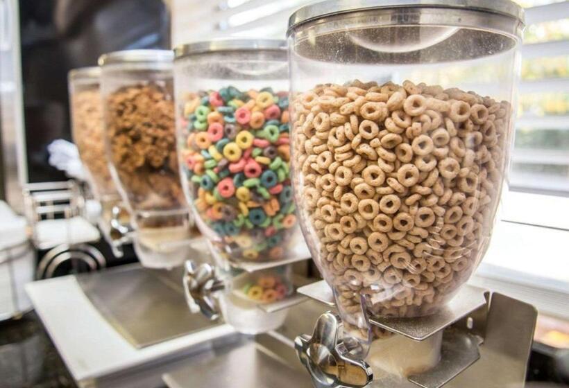 Отель Sleep Inn University Place