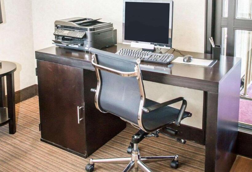 Отель Sleep Inn University Place