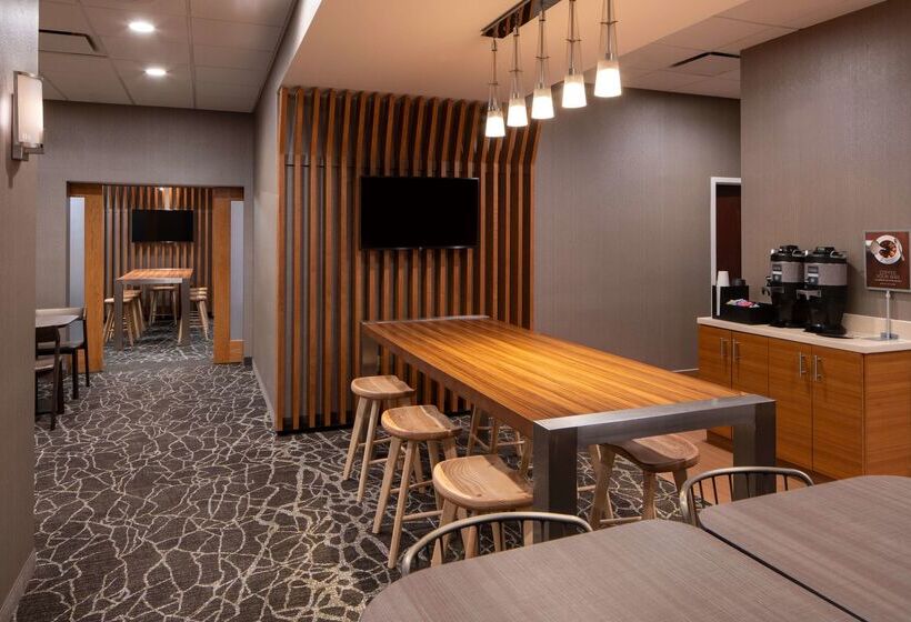 هتل Sonesta Select Nashville Airport Suites