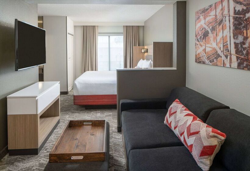 هتل Sonesta Select Nashville Airport Suites