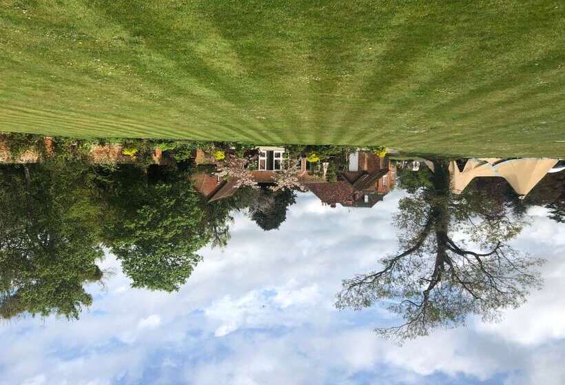 호텔 Stoke Place  Part Of The Cairn Collection