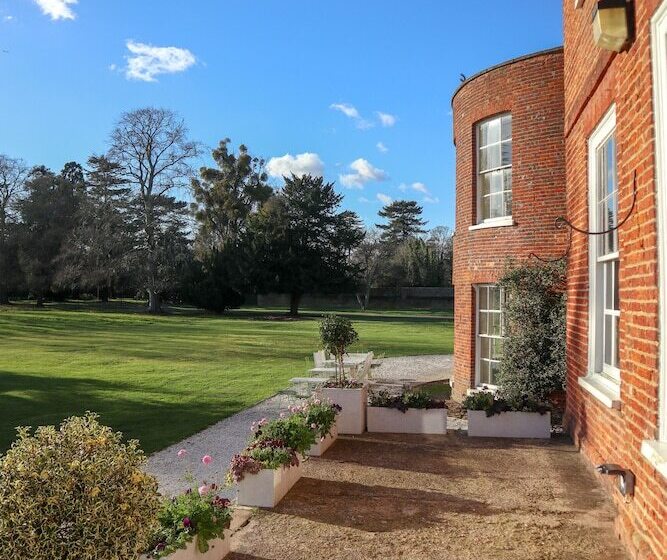 호텔 Stoke Place  Part Of The Cairn Collection