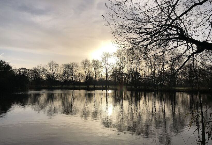 호텔 Stoke Place  Part Of The Cairn Collection