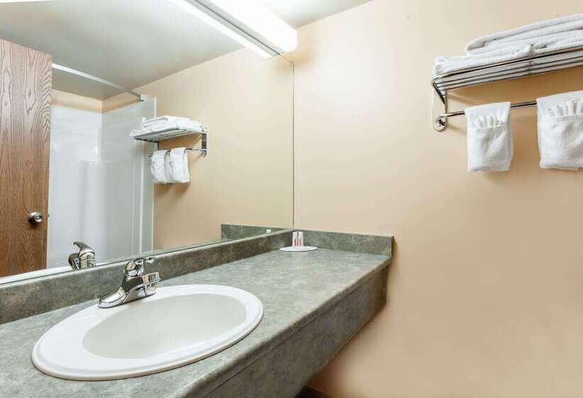 فندق Super 8 By Wyndham Caraquet