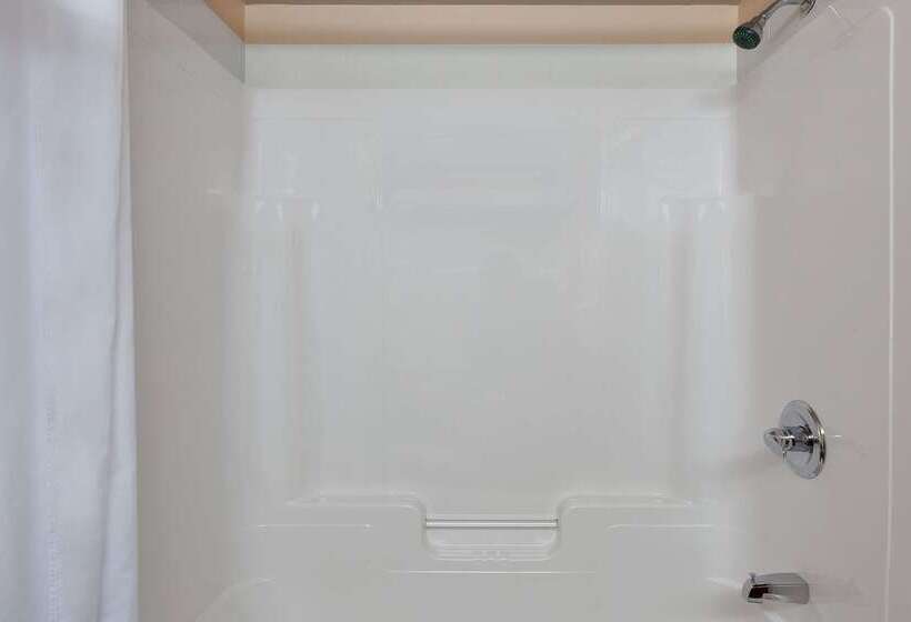 فندق Super 8 By Wyndham Caraquet