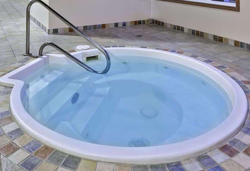 فندق Super 8 By Wyndham Caraquet