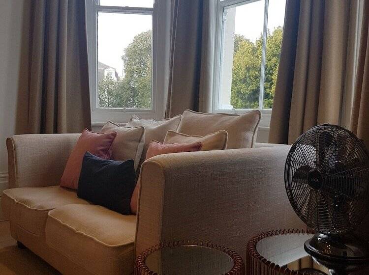 Отель The Relish