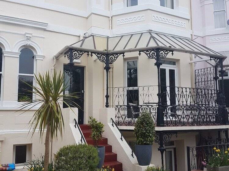 Отель The Relish