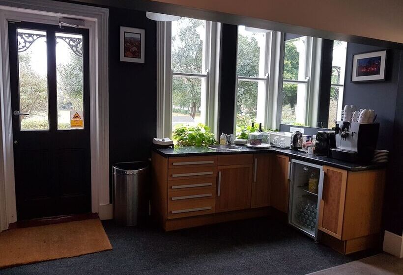 Отель The Relish