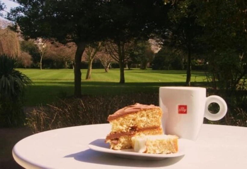 Отель The Relish