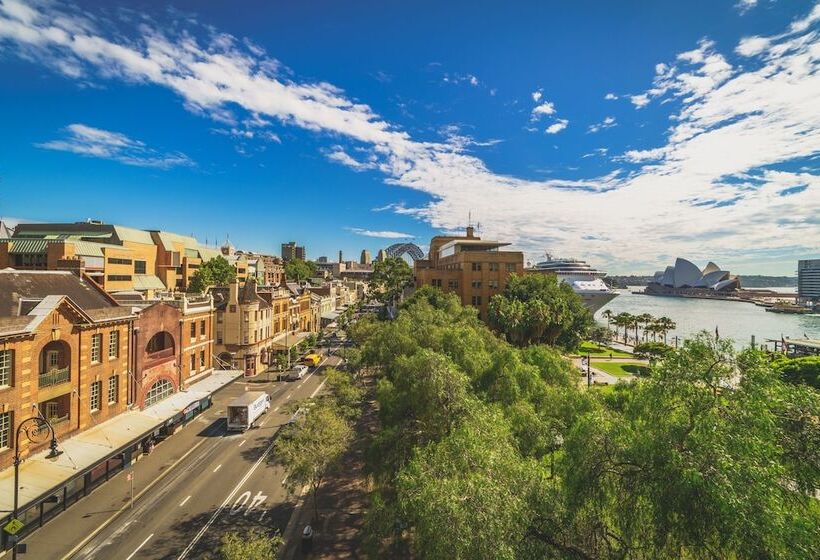 هتل The Russell Boutique