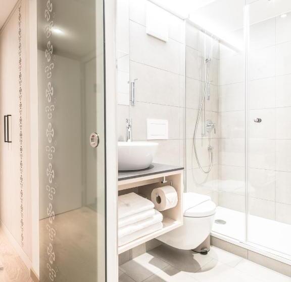 בית מלון כפרי Traube Restaurant &