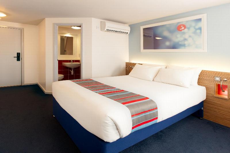 Отель Travelodge Bedford Wyboston