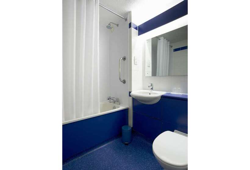 בית מלון כפרי Travelodge Cambridge Fourwentways