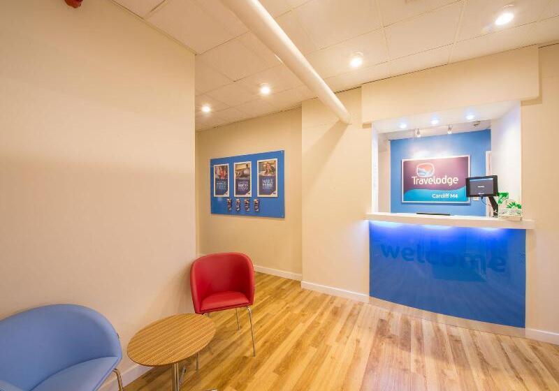 호텔 Travelodge Cardiff M4