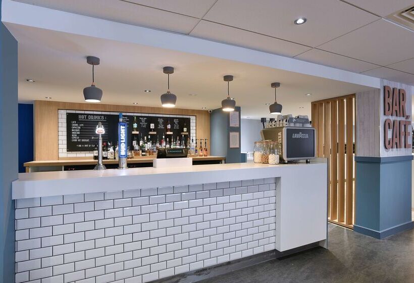 호텔 Travelodge Edinburgh Central