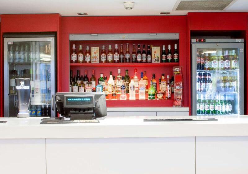 ホテル Travelodge Kingston Upon Thames Central