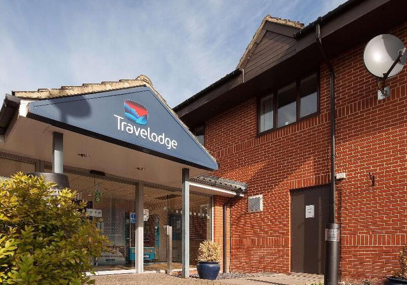 Отель Travelodge Newbury Tot Hill