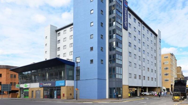 Отель Travelodge Slough