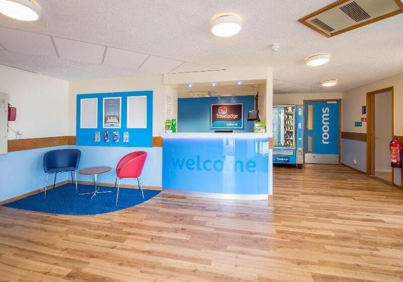 Отель Travelodge Stafford M6